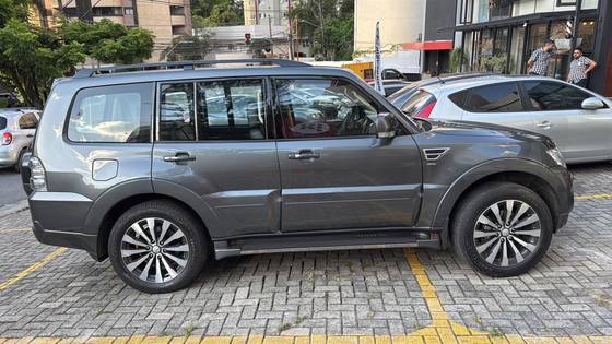 MITSUBISHI PAJERO 3.2 HPE 4X4 7 LUGARES 16V TURBO INTERCOOLER DIESEL 4P AUTOMÁTICO